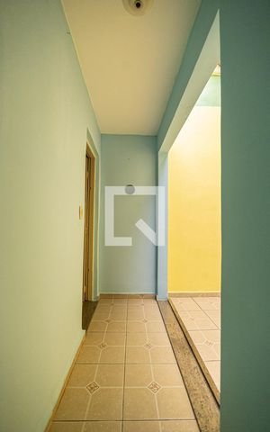 Casa à venda com 243m², 3 quartos e 2 vagas Casa à venda com 243m², 3 quartos e 2 vagasCorredor