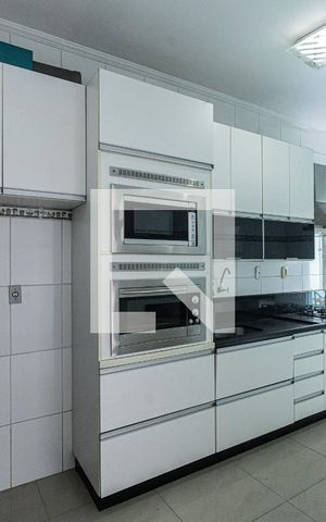 Casa à venda com 243m², 3 quartos e 2 vagas Casa à venda com 243m², 3 quartos e 2 vagasCopa e Cozinha
