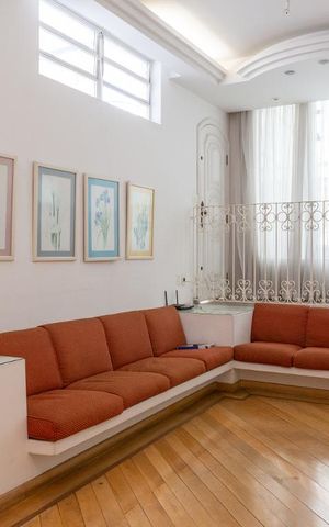 Casa à venda com 350m², 4 quartos e 2 vagas Casa à venda com 350m², 4 quartos e 2 vagasSala 1