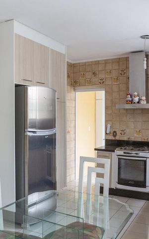 Casa à venda com 350m², 4 quartos e 2 vagas Casa à venda com 350m², 4 quartos e 2 vagasCozinha