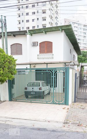 Casa à venda com 350m², 4 quartos e 2 vagas Casa à venda com 350m², 4 quartos e 2 vagasFachada