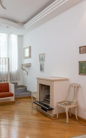 Casa à venda com 350m², 4 quartos e 2 vagas Casa à venda com 350m², 4 quartos e 2 vagasSala 1