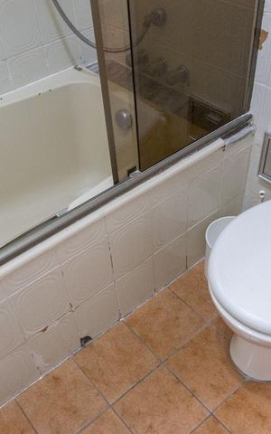 Casa à venda com 350m², 4 quartos e 2 vagas Casa à venda com 350m², 4 quartos e 2 vagasBanheiro da Suíte
