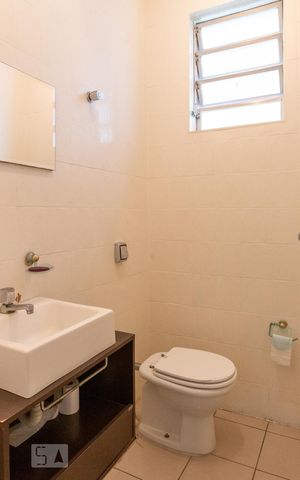 Casa à venda com 350m², 4 quartos e 2 vagas Casa à venda com 350m², 4 quartos e 2 vagasLavabo