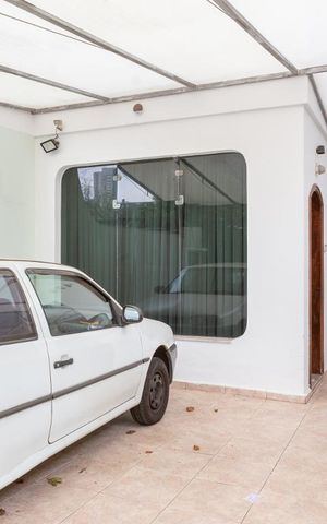 Casa à venda com 350m², 4 quartos e 2 vagas Casa à venda com 350m², 4 quartos e 2 vagasGaragem