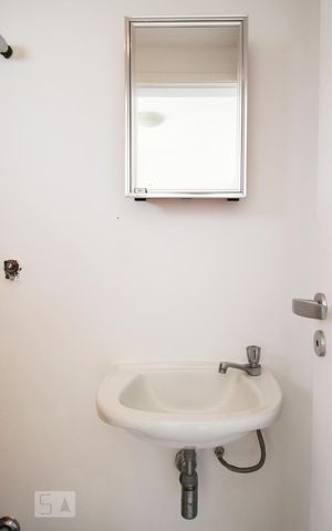 Apartamento à venda com 77m², 2 quartos e 1 vaga Apartamento à venda com 77m², 2 quartos e 1 vagaBanheiro de Serviço