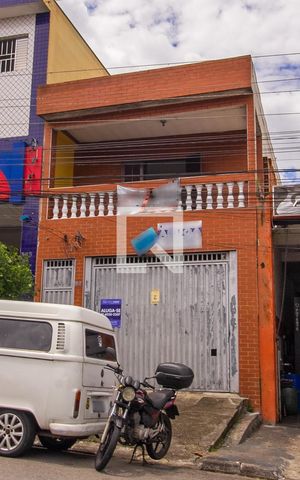 Casa para alugar com 240m², 3 quartos e 2 vagasFachada
