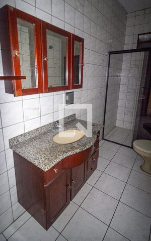 Casa para alugar com 240m², 3 quartos e 2 vagasBanheiro 2