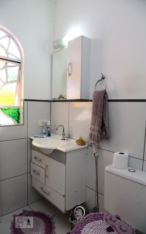 Casa à venda com 120m², 2 quartos e 2 vagasBanheiro 1