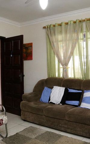 Casa à venda com 120m², 2 quartos e 2 vagasSala