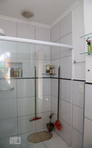 Casa à venda com 120m², 2 quartos e 2 vagasBanheiro 1