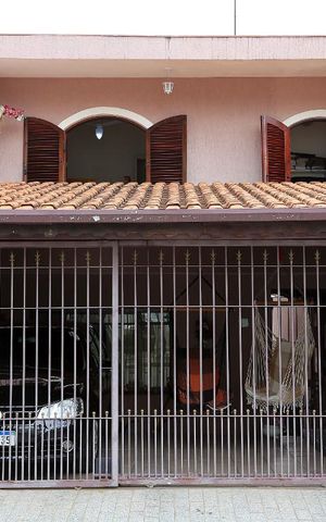 Casa à venda com 120m², 2 quartos e 2 vagasFachada