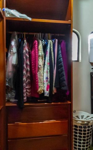 Casa à venda com 570m², 4 quartos e 4 vagas Casa à venda com 570m², 4 quartos e 4 vagasCloset da suíte 1