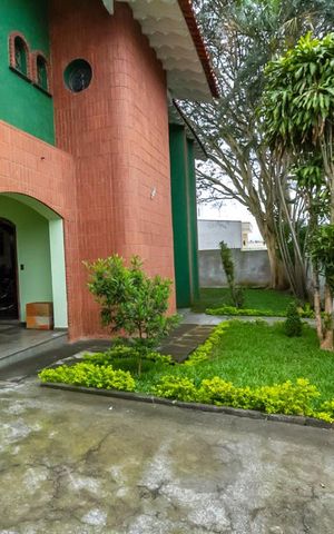 Casa à venda com 570m², 4 quartos e 4 vagas Casa à venda com 570m², 4 quartos e 4 vagasQuintal