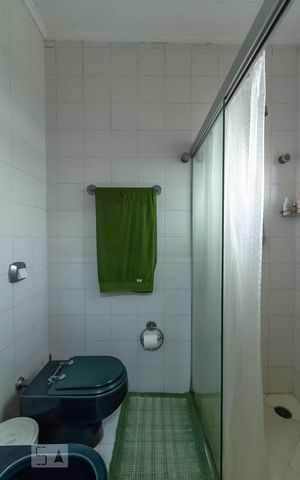 Casa à venda com 570m², 4 quartos e 4 vagas Casa à venda com 570m², 4 quartos e 4 vagasBanheiro da suíte 4