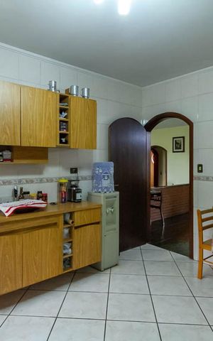 Casa à venda com 570m², 4 quartos e 4 vagas Casa à venda com 570m², 4 quartos e 4 vagasCozinha