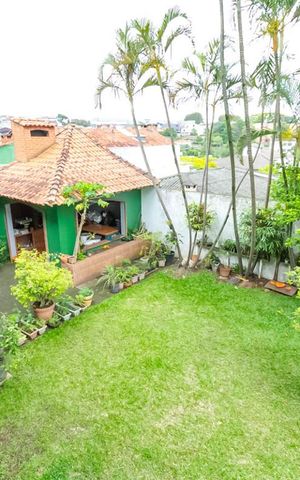 Casa à venda com 570m², 4 quartos e 4 vagas Casa à venda com 570m², 4 quartos e 4 vagasVista