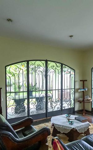 Casa à venda com 570m², 4 quartos e 4 vagas Casa à venda com 570m², 4 quartos e 4 vagasSala