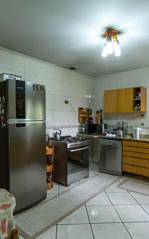 Casa à venda com 570m², 4 quartos e 4 vagas Casa à venda com 570m², 4 quartos e 4 vagasCozinha