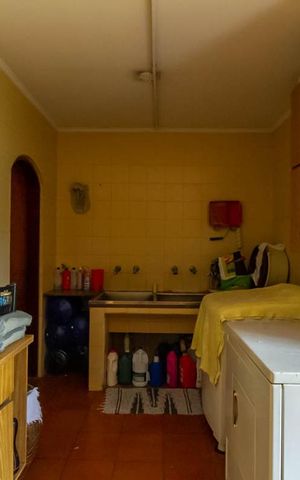 Casa à venda com 570m², 4 quartos e 4 vagas Casa à venda com 570m², 4 quartos e 4 vagasÁrea de Serviço