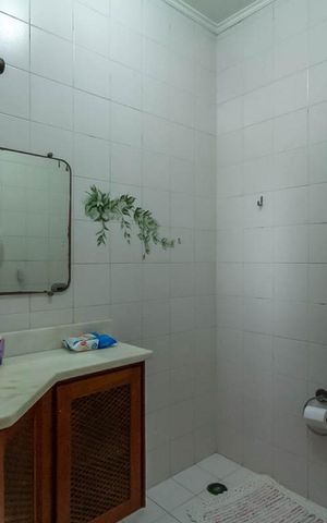 Casa à venda com 570m², 4 quartos e 4 vagas Casa à venda com 570m², 4 quartos e 4 vagasBanheiro da suíte 3