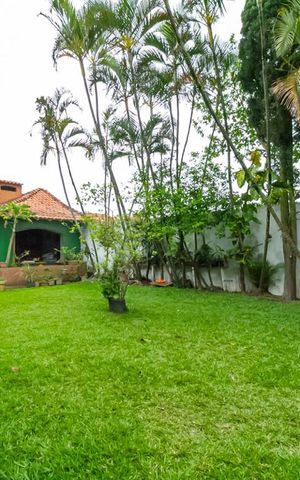 Casa à venda com 570m², 4 quartos e 4 vagas Casa à venda com 570m², 4 quartos e 4 vagasQuintal