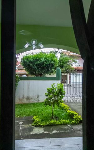 Casa à venda com 570m², 4 quartos e 4 vagas Casa à venda com 570m², 4 quartos e 4 vagasVista