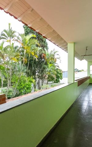 Casa à venda com 570m², 4 quartos e 4 vagas Casa à venda com 570m², 4 quartos e 4 vagasVaranda dass Suítes