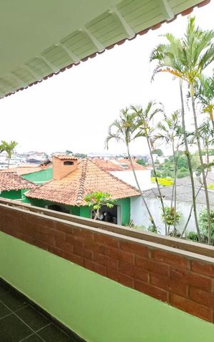 Casa à venda com 570m², 4 quartos e 4 vagas Casa à venda com 570m², 4 quartos e 4 vagasVaranda dass Suítes