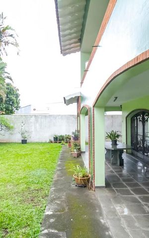 Casa à venda com 570m², 4 quartos e 4 vagas Casa à venda com 570m², 4 quartos e 4 vagasVista