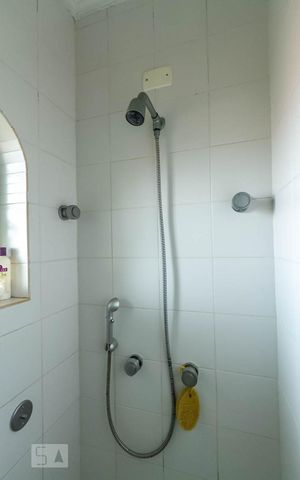 Casa à venda com 570m², 4 quartos e 4 vagas Casa à venda com 570m², 4 quartos e 4 vagasDucha