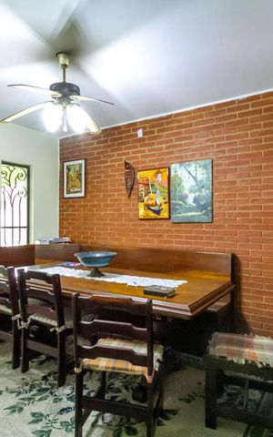 Casa à venda com 570m², 4 quartos e 4 vagas Casa à venda com 570m², 4 quartos e 4 vagasSala de jantar