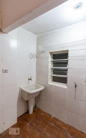 Casa para alugar com 60m², 2 quartos e sem vaga Casa para alugar com 60m², 2 quartos e sem vagaLavanderia