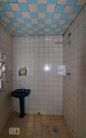 Casa para alugar com 60m², 2 quartos e sem vaga Casa para alugar com 60m², 2 quartos e sem vagaBanheiro