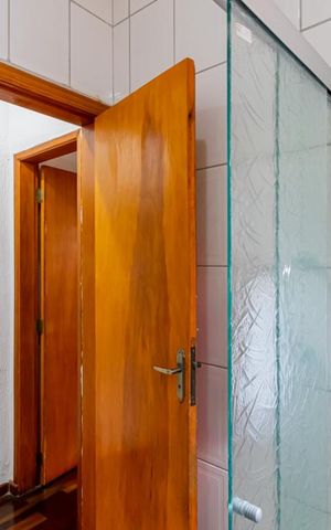 Casa à venda com 166m², 3 quartos e 2 vagasBanheiro