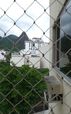 Apartamento à venda com 106m², 2 quartos e 1 vagaÁrea de Serviço Vista