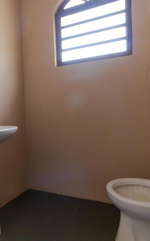 Casa à venda com 980m², 6 quartos e 8 vagas Casa à venda com 980m², 6 quartos e 8 vagasBanheiro 04