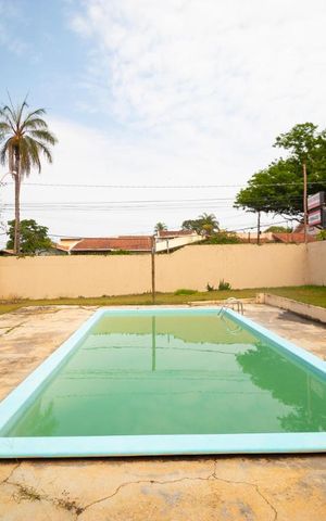 Casa à venda com 980m², 6 quartos e 8 vagas Casa à venda com 980m², 6 quartos e 8 vagasPiscina