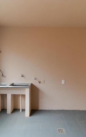 Casa à venda com 980m², 6 quartos e 8 vagas Casa à venda com 980m², 6 quartos e 8 vagasÁrea de Serviço Interna