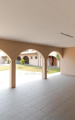 Casa à venda com 980m², 6 quartos e 8 vagas Casa à venda com 980m², 6 quartos e 8 vagasGaragem