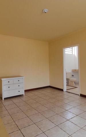 Casa à venda com 980m², 6 quartos e 8 vagas Casa à venda com 980m², 6 quartos e 8 vagasSala de TV