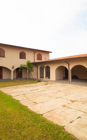 Casa à venda com 980m², 6 quartos e 8 vagas Casa à venda com 980m², 6 quartos e 8 vagasQuintal