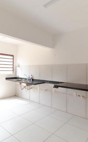 Casa à venda com 980m², 6 quartos e 8 vagas Casa à venda com 980m², 6 quartos e 8 vagasCozinha