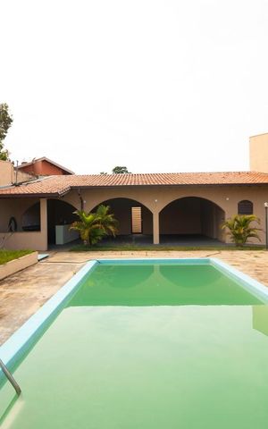 Casa à venda com 980m², 6 quartos e 8 vagas Casa à venda com 980m², 6 quartos e 8 vagasPiscina