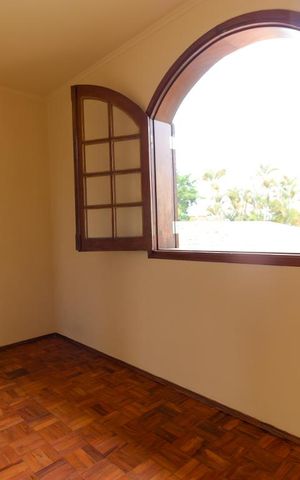 Casa à venda com 980m², 6 quartos e 8 vagas Casa à venda com 980m², 6 quartos e 8 vagasQuarto 01