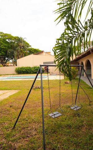 Casa à venda com 980m², 6 quartos e 8 vagas Casa à venda com 980m², 6 quartos e 8 vagasQuintal