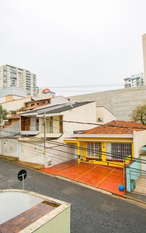 Casa à venda com 320m², 4 quartos e 6 vagas Casa à venda com 320m², 4 quartos e 6 vagasVista do quarto 1