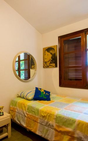 Casa à venda com 320m², 4 quartos e 6 vagas Casa à venda com 320m², 4 quartos e 6 vagasQuarto 4