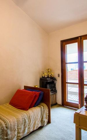 Casa à venda com 320m², 4 quartos e 6 vagas Casa à venda com 320m², 4 quartos e 6 vagasQuarto 3
