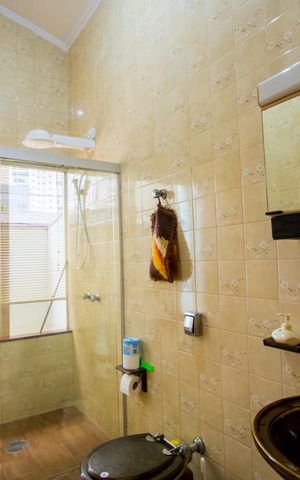 Casa à venda com 320m², 4 quartos e 6 vagas Casa à venda com 320m², 4 quartos e 6 vagasBanheiro social